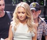 Hayden Panettiere n'a que 19 ans mais elle a déjà tout compris à la mode. Grâce à cette micro-robe immaculée et perlée, elle est entrain de devenir la Heroes des tendances ! 