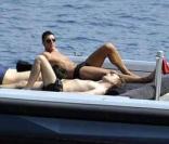 Stefano Gabbana sur son yacht à Portofino avec des amis