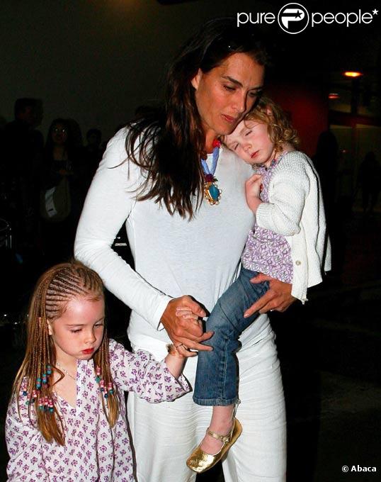 Brooke Shields en compagnie des ses filles  Rowan and Grier   à Los Angeles en juin 2009