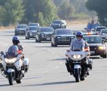 Le cortége funèbre escorté par les policiers de Los Angeles