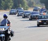 Le cortége funèbre escorté par les policiers de Los Angeles