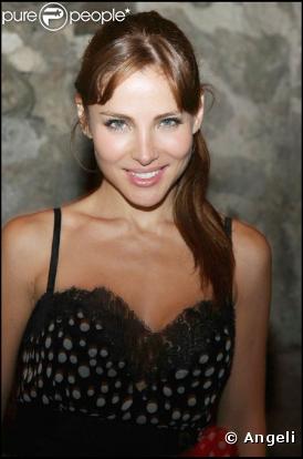 Elsa Pataky resplendissante, lors de la soirée de l'hôtel Mezzatone, dans le cadre du 7e Festival Global d'Ischia, en Italie, le 14 juillet 2009 !