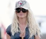 Victoria Silvstedt, la belle bimbo sur le bateau de Christian Audigier, dans le port de Saint-Tropez, le 15 juillet 2009 !