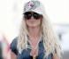 La sexy Victoria Silvstedt toutes gambettes dehors... s'éclate comme une folle à Saint-Trop' !