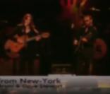 Carla Bruni, présentée par Forest Whitaker, livrant une performance pour le Mandela Day le 18 juillet 2009 à New York