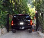 Orlando Bloom se rendant dans sa maison de Beverly Hills qui a été cambriolée le 15 juillet 2009