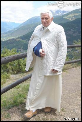 Le Pape Benoît XVI en convalescence près d'Aoste le 18 juillet 2009