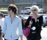 Agyness Deyn et un ami à Malibu le 18 juillet 2009