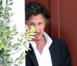 Sean Penn se balade dans les rues de Beverly Hills. 18/07/0