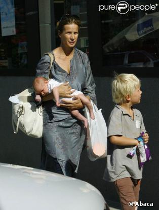 Rachel Griffiths hier lundi 20 juillet à Los Angeles avec ses deux enfants