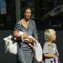 Rachel Griffiths : elle nous présente sa petite dernière et son adorable fils !