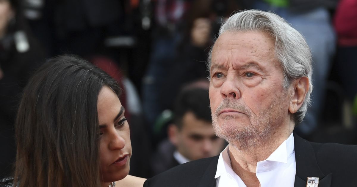 Alain Delon Et Sa Fille Anouchka Delon Mont E Des Marches Du Film A