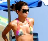 Eva Longoria a un emploi du temps surchargé, mais arrive tout de même à se dégager quelques moments pour profiter de la plage et du soleil. Seule sur son transat, la ravissante actrice n'a rien de désespérée ! 