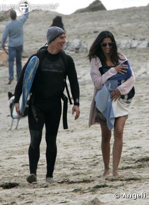 Pendant longtemps, la seule passion de Matthew McConaughey était le surf. Désormais, l'acteur est amoureux et papa alors la jolie Camilla et leur petit Levi sont toujours là pour le soutenir lorsqu'il se jette dans les vagues.