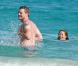 Eric Dane et sa femme Rebecca Gayheart ont retrouvé les magnifiques eaux de Saint Barthelemy pour des vacances en amoureux. Le couple, plus épanoui que jamais, aime passer de longues heures à profiter de la mer.