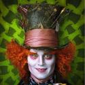 Johnny Depp dans la merveilleuse bande-annonce en français... d'Alice au Pays des Merveilles !