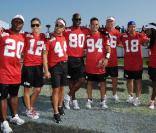  Barry Sanders, Maria Menounos, Jeremy Piven, Jerry Rice, Adrian Pasdar, Joe Montana, Jason Patric et Kelly Rowland au Madden NFL 10 Pigskin Pro-Am, au Malibu Bluffs State Park, à Los Angeles. 23/07/09  