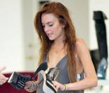 Lindsay Lohan en pleine séance d'essayage à Beverly Hills le 26 juillet 2009