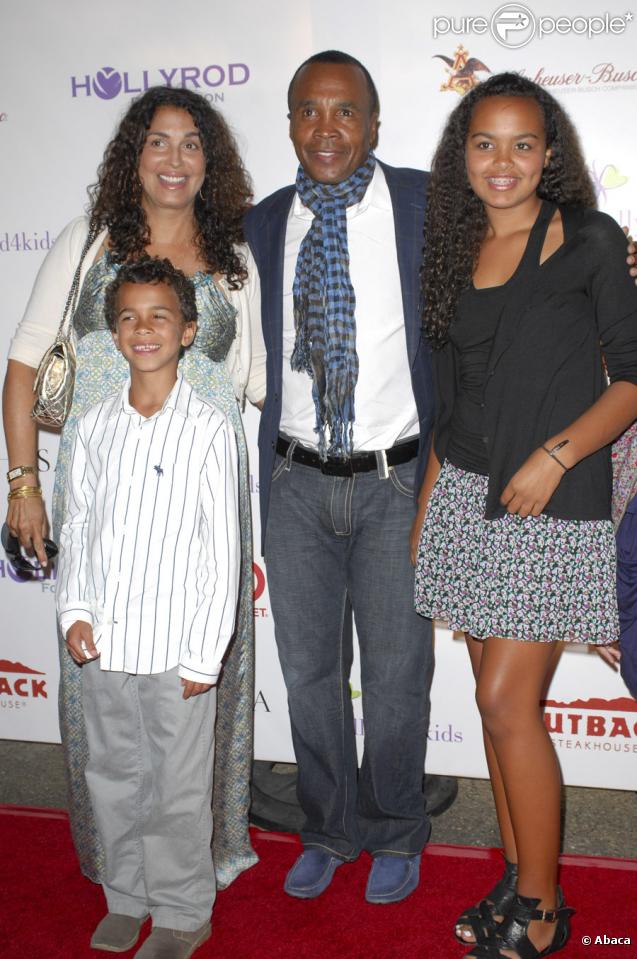 Sugar Ray Leonard et sa famille lors de la soirée de charité pour la fondation HollyRod à Los Angeles le 25 juillet 2009