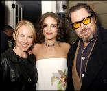 Marion Cotillard entourée de Julian Schnabel et Amy Ryan