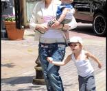 Gwen Stefani, en maman heureuse, avec ses deux fils. 