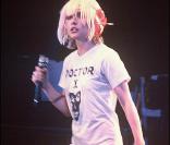 Debbie Harry, encore jeune, époustouflante et emblématique.
