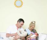 Jean-Marie Bigard, sa femme Claudia et l'adorable Sasha, à la maison (2 juillet 2009)