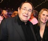 Robert Hossein et Candice Patou venus applaudir Sylvie Vartan au Palais des Congrès le 5/02/08