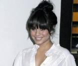 Vanessa Hudgens arrive aux Studio MTV (New York, 4 août 2009)
