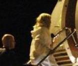 Madonna arrive en peignoir dans son avion 