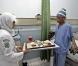 Dede Koswara, l'homme arbre... A l'hôpital, après son opération.