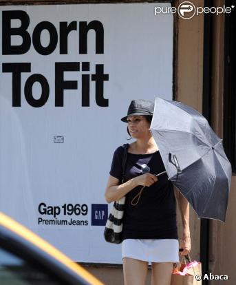 Famke Janssen dans les rues de New York. 11/08/09