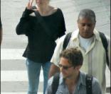 Renée Zellweger et Bradley Cooper à l'aéroport de Barcelone le 9 août 2009