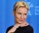 Renée Zellweger et Bradley Cooper s'embrassent passionnément... mais on les empêche de s'aimer ! Regardez !