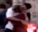Renée Zellweger et Bradley Cooper à Barcelone le 12 août 2009 et s'échangeant un joli baiser