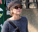 Meg Ryan dans les rues de New York avec un look à revoir !