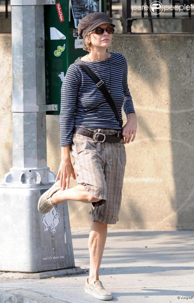 Meg Ryan dans les rues de New York avec un look à revoir !
