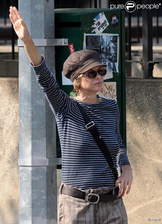 Meg Ryan dans les rues de New York avec un look à revoir !