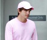 Ashton Kutcher sur le tournage de Valentine's Day à l'aéroport de Los Angeles le 19 août 2009