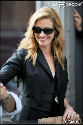 L'élégante Julia Roberts sur le tournage de  Eat, Pray, Love , de Ryan Murphy, dans le quartier de TriBeCa, à New York, le 20 août 2009 !