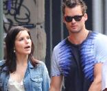 Sophia Bush dans les rues de New York avec un ami