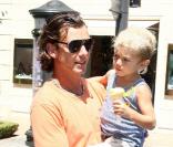Gavin Rossdale avec son fils à Los Angeles le 26 août 2009