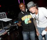 Tommy Lee en pleine forme, le mercredi 26 août dans une discothèque des Bahamas.