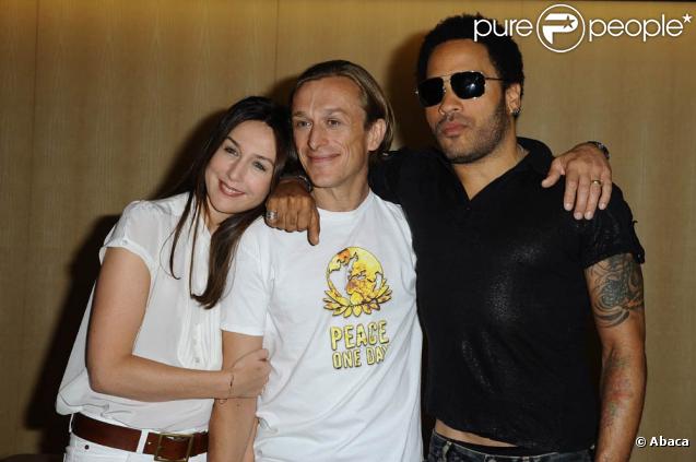 Elsa Zylberstein, Jeremy Gilley et Lenny Kravitz annoncent, le 28 août 2009, le Peace One Day concert du 19 septembre 2009