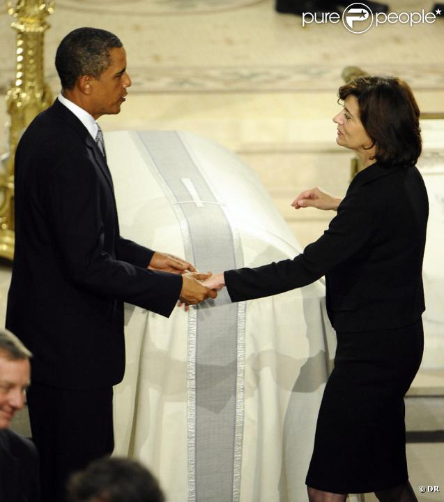 Barack Obama et Vicki Kennedy lors de la messe de funérailles de Ted Kennedy en la basilique Notre Dame du Perpétuel Secours de Boston, le 29/08/09