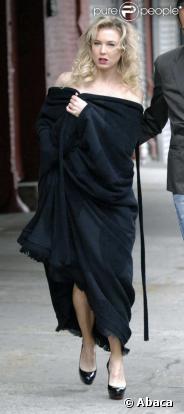 Renée Zellweger nue sous une couette pour un photoshoot à New York