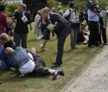 Le roi Albert II de Belgique et sa femme Paola ont fêté le 30 août 2009 leurs noces d'or lors d'une garden party au Château Laeken. Un accident de calèche est venu gâcher la fête...