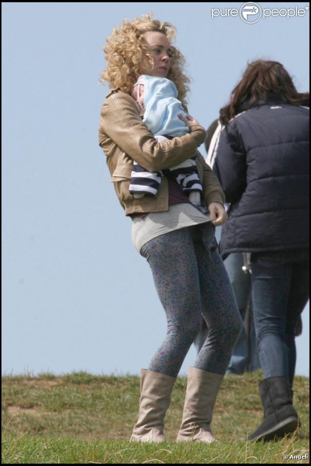 Melissa George sur le tournage de Swinging With the Finkels à Londres le 28 août 2009 