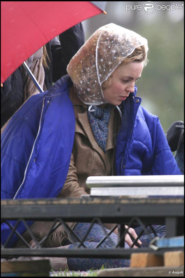 Melissa George sur le tournage de Swinging With the Finkels à Londres le 28 août 2009 