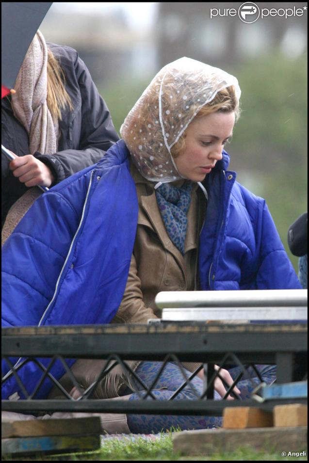 Melissa George sur le tournage de Swinging With the Finkels à Londres le 28 août 2009 